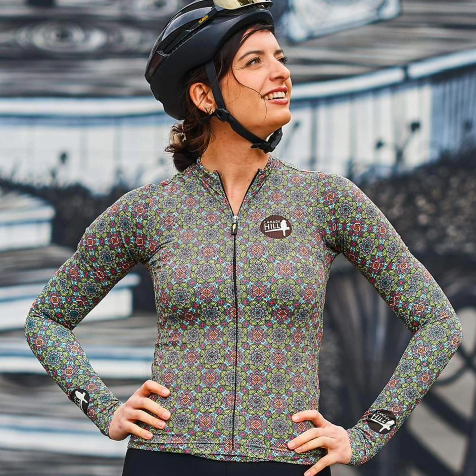 Boho, with a touch of vintage flair.  A geometric pattern in shades of forest green, with hints of pink and blue.  Comes in jersey with armwarmers and a sleeveless tanktop.  Quality and performance with a retro twist.
.
#cycling #womenscycling #instacycling #cyclinglove #cyclinglife #bikelove #bikelife #ridelikegirl #cyclelikeagirl #girlsonbikes #womenonwheels #womenwhoridebikes #lifebehindbars #newkitday #kitspiration #womenskit #cyclinggear #cyclingjersey #velolove #lecyclismeaufeminin
#ciclismo #ikkoopbelgisch #addsomeglamour #canaryhill