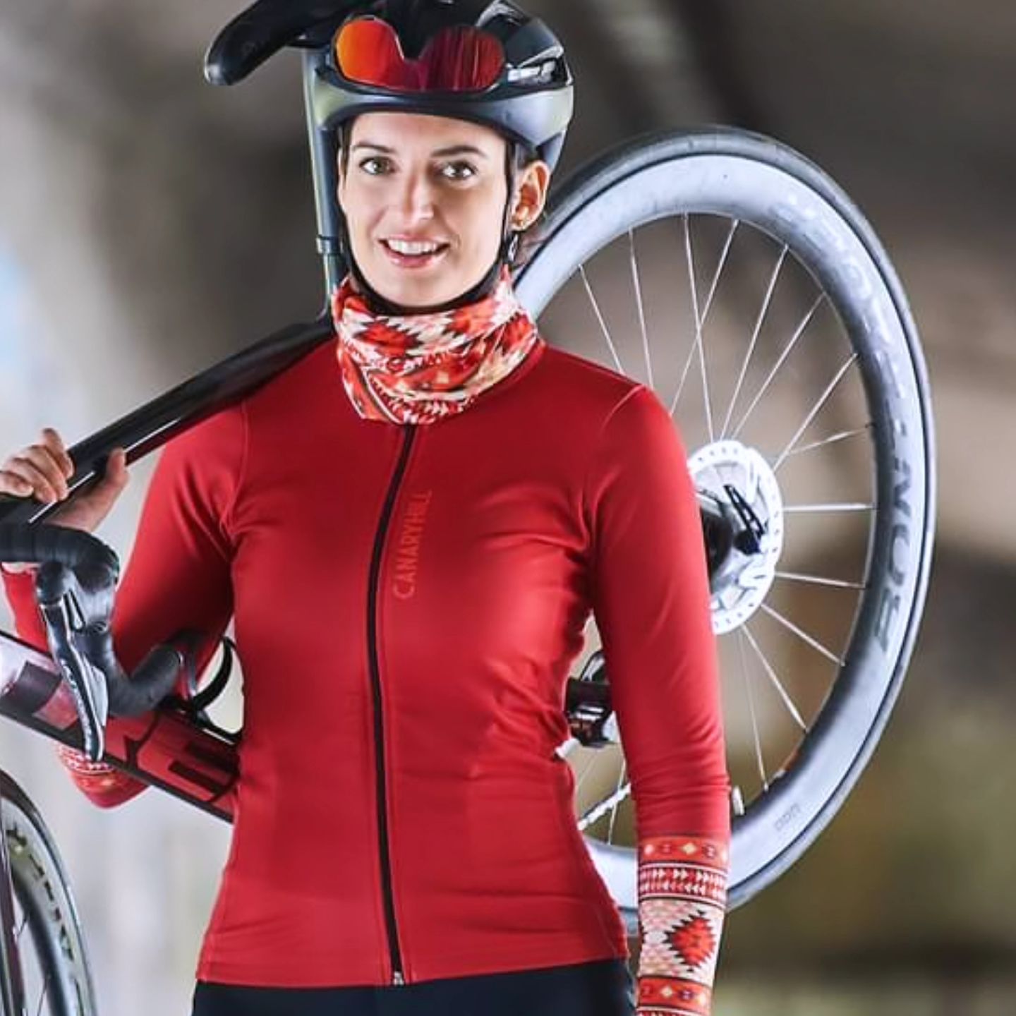 Poca.  Our newest warm, breathing, comfortable longsleeve cycling jersey. In deep red.  For cyclists who care about visibility and looking 🔥.
.
#cycling #instacycling #cyclingfashion #womenscycling #bikelife #bikelove #cyclelikeagirl #ridelikeagirl #womenonwheels #newkitday #kitspiration #cyclingkit #womenskit #cyclinggear #bikesgear #vemomove #ciclismo #lecyclismeaufeminin #ikkoopbelgisch #addsomeglamour #canaryhill 
.
📸 @jerryspringer456 
💁‍♀️ @laure_verbeke